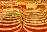 Giá vàng thế giới trượt sâu, thị trường trong nước đối mặt nguy cơ giảm theo