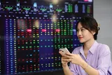 VN-Index bứt tốc cuối phiên, khép lại năm trên mốc 1.824 điểm