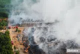 Bãi rác cháy âm ỉ nhiều ngày, khói độc "tra tấn" người dân