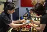 Giá vàng giảm sâu, lùi về mốc 165 triệu đồng/lượng