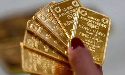 Giá vàng hôm nay 8/6/2025: Đồng loạt giảm trên cả thị trường trong nước và thế giới