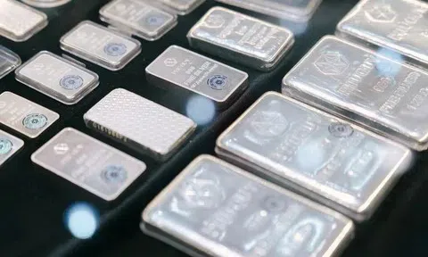 Giá bạc neo ở mức cao nhất trong vòng 13 năm