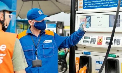 Giá xăng RON95 tăng gần 300 đồng, sắp chạm 20.000 đồng/lít
