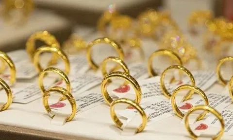 Bất ngờ giá vàng nhẫn 9999 tăng mạnh hơn vàng miếng