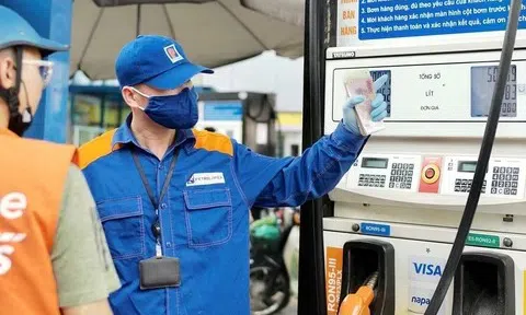Giá xăng tăng tiếp, RON 95 lên 21.500 đồng/lít