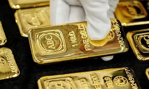 Giá vàng hôm nay 1/7/2025: Bật tăng, lấy lại mốc 3.300 USD/ounce