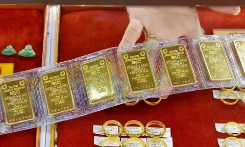 Giá vàng SJC đi lên theo đà thế giới