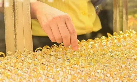 Giá vàng hôm nay 3/7/2025: Tăng, giảm trái chiều