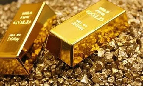 Giá vàng hôm nay 15/7/2025: SJC giữ vững mốc 121,5 triệu đồng/lượng