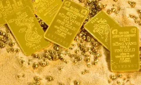 Giá vàng hôm nay 31/7/20225: Vàng thế giới lao dốc không phanh