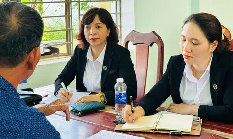 Hội Luật gia Đà Nẵng phát động phong trào Văn minh ngày hội lớn – Cùng mang rác về nhà