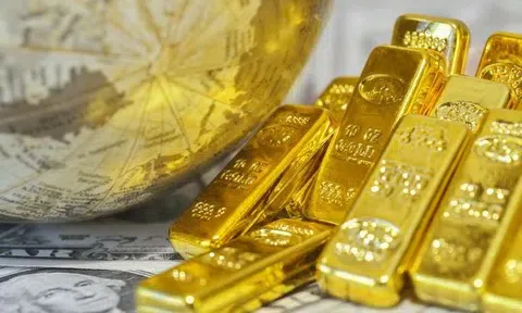 Giá vàng hôm nay 10/10/2025: Neo ở mức cao nhất trong lịch sử