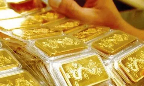 Giá vàng hôm nay 12/10/2025: Giá vàng áp sát mốc 143 triệu đồng/lượng