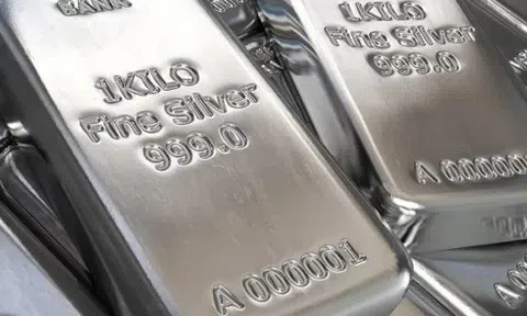 Giá bạc hôm nay 14/10/2025: Tăng sốc, vượt mốc lịch sử 52 USD/ounce