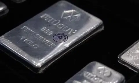Giá bạc hôm nay 17/10/2025: Tiếp đà tăng mạnh, vượt mốc 54 USD/ounce