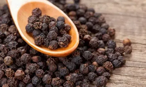 Giá tiêu hôm nay 17/10/2025: Đồng Nai “nhích” 1.000 đồng/kg, các vùng khác giữ ổn định
