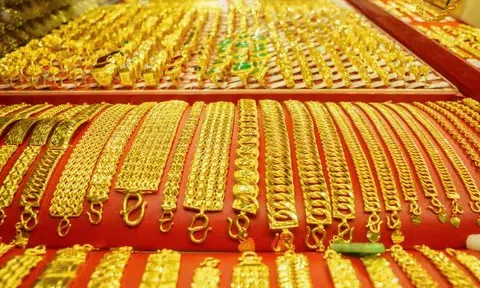 Giá vàng hôm nay 2/11/2025: Giảm ở chiều mua vào