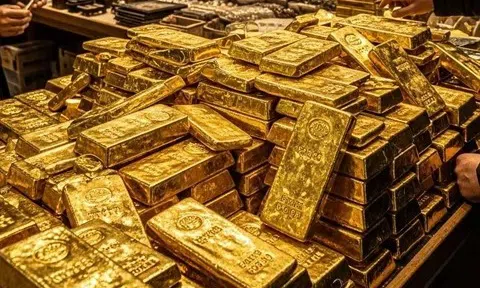 Giá vàng hôm nay 10/11/2025: Vàng miếng SJC, vàng nhẫn neo ở mức cao