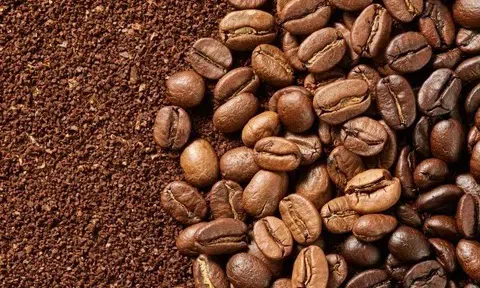 Giá cà phê hôm nay 12/11/2025: Thị trường biến động trái chiều, giá nội địa giảm nhẹ