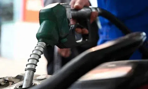 Giá xăng dầu hôm nay 12/11: Thị trường thế giới tăng mạnh, giá trong nước biến động nhẹ