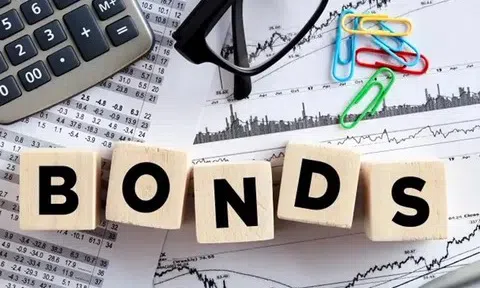 Trái phiếu phát hành mới tăng gấp đôi trong tháng 10, giá trị mua lại trước hạn giảm gần 50%