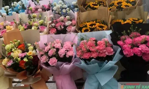 Giá hoa tươi tăng mạnh trước Ngày Nhà giáo Việt Nam 20/11