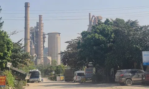 Nhà máy xi măng Bỉm Sơn phát tán bụi, dân lo ngại ảnh hưởng sức khỏe