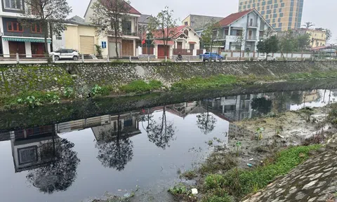 Nghệ An: Kênh Bắc “đen như mực”, người dân khổ sở sống chung với ô nhiễm