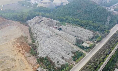 Núi rác hơn 2 triệu tấn gây ô nhiễm, dân mỏi mòn chờ nhà máy điện rác