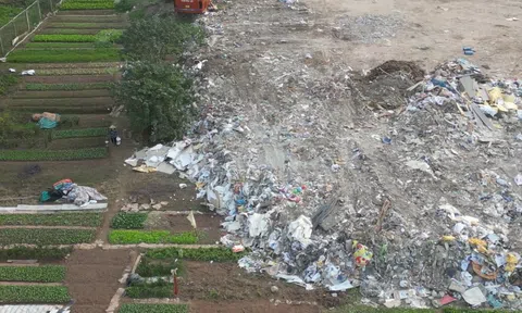 Hà Nội: Hiểm hoạ môi trường từ những điểm tập kết phế thải giữa nội thành