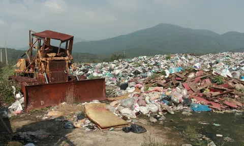 Bãi rác thải hết hạn: Cấp thiết việc xây dựng nhà máy xử lý chất thải