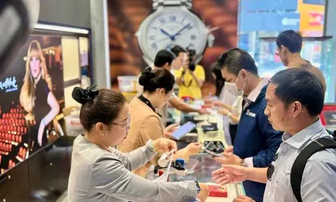 Thị trường vàng vía Thần Tài 2026 sôi động, trang sức vàng và trải nghiệm mua sắm thu hút người tiêu dùng