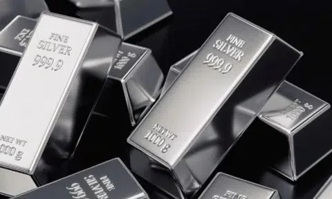 Giá bạc hôm nay 4/3/2026: Lao dốc mạnh, thị trường trong nước và quốc tế giảm mạnh