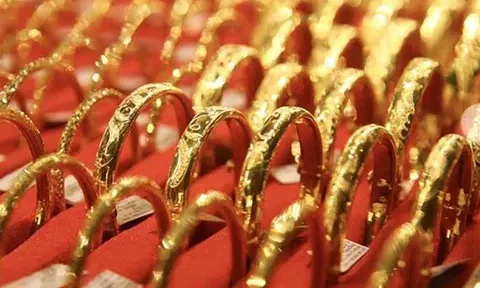 Giá vàng hôm nay 8/3/2026: Duy trì ở mức cao