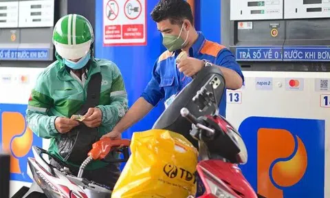 Chính phủ tạm thời đưa thuế nhập khẩu nhiều loại xăng dầu về 0%