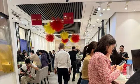 Giá vàng giảm xuống mức thấp nhất, bạc “bay” gần 6 triệu đồng