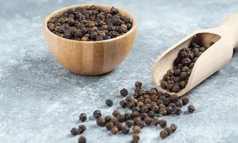 Giá tiêu hôm nay 1/4/2026: Giá tiêu vượt mốc 141.000 đồng/kg