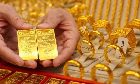 Giá vàng “quay xe”, giảm sâu tới 2,5 triệu đồng/lượng