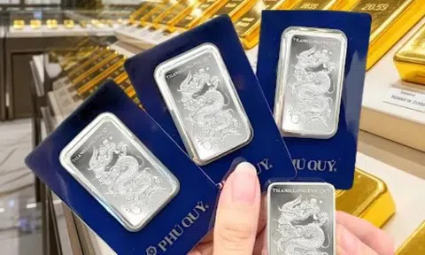 Giá vàng giảm thêm 2,5 triệu đồng/lượng, bạc vẫn lao dốc