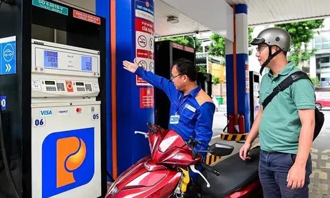 Xăng dầu đồng loạt giảm mạnh, RON 95 tiến gần ngưỡng 23.000 đồng/lít