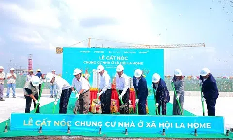 Cất nóc chung cư nhà ở xã hội LA Home, kích hoạt sức sống khu đô thị – công nghiệp tích hợp phía Tây TP.HCM