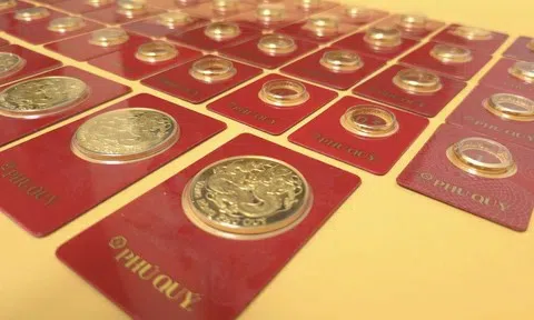 Giá vàng tiếp đà lao dốc