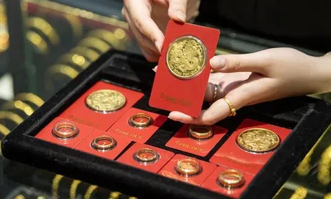 Giá vàng bật tăng, áp sát mốc 164 triệu đồng/lượng