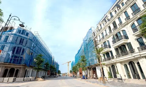 Nhà phố hàng hiệu phía Tây của Sunshine tăng tốc hoàn thiện trước ngày bàn giao 