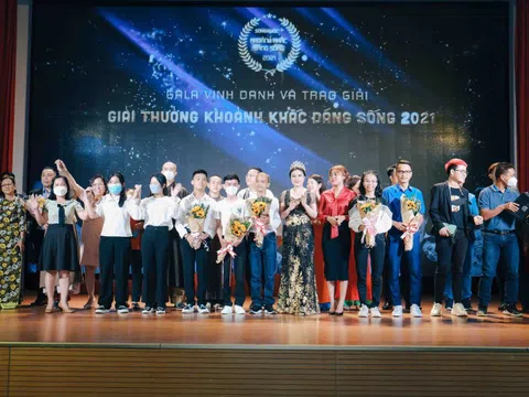 Khoảnh Khắc Đáng Sống là giải thưởng tôn vinh đóng góp thầm lặng của những con người nhỏ bé