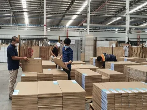 Doanh nghiệp xoay xở giữa "bão" khó khăn sụt giảm đơn hàng