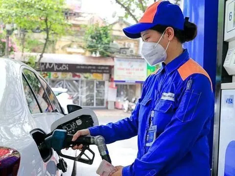 Giá xăng tiếp tục tăng