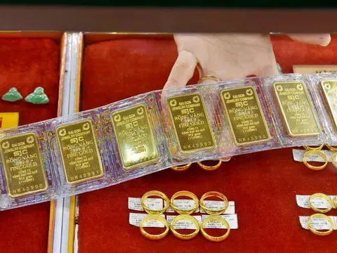 Giá vàng SJC đi lên theo đà thế giới