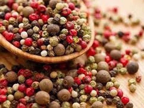 Giá tiêu hôm nay 22/8/2025: Tăng 1.000 đồng/kg, thế giới "dậy sóng"
