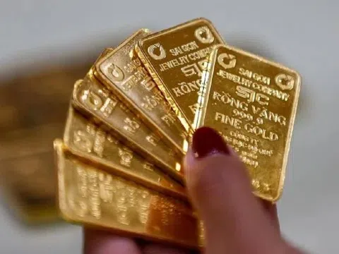Giá vàng hôm nay 31/8/2025: Tăng rất mạnh, phá vỡ mọi kỷ lục